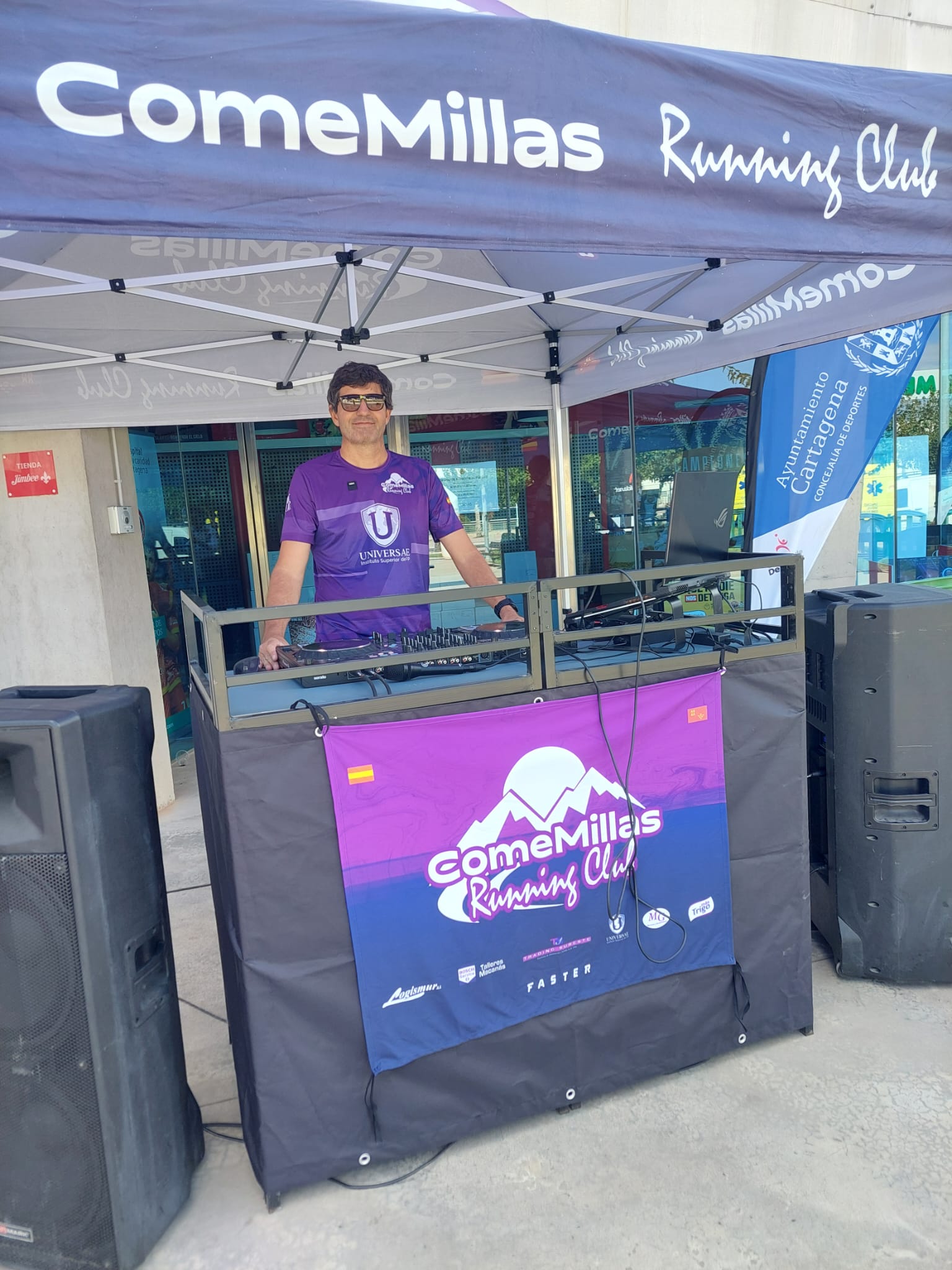 DJ profesional en evento